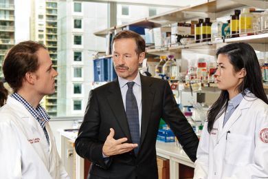 Dr Lewis Cantley in his lab at the Meyer Cancer Center of Weill Cornell Medicine