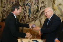 Lewis Cantley receiving the Wolf Prize from Israeli president Reuven Rivlin